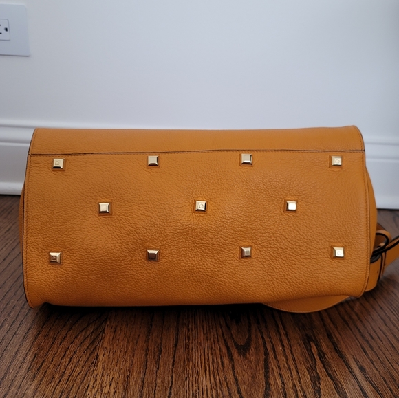 Salvatore Ferragamo The Studio Soft Bag Olivello - Picture 10 of 15